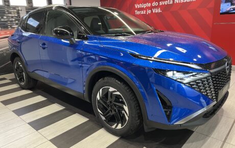 NOVÝ NISSAN QASHQAI 1,3 DIG-T Mild Hybrid 116 kW/158 k Automat X-TRONIC CVT, 2WD, N-CONNECTA + Balík WARM + Dvojfarebná karoséria
