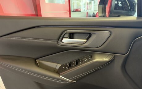 NOVÝ NISSAN QASHQAI 1,3 DIG-T Mild Hybrid 116kW/158k X-TRONIC N-CONNECTA + Balík WARM + Presklená strecha