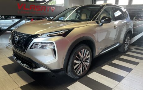 NOVÝ NISSAN X-TRAIL e-POWER e-4ORCE 1,5 VC-T 213k TEKNA + Kožený interiér NAPPA hnedá + Audiosystém BOSE + 20″ disky z ľahkých zliatin