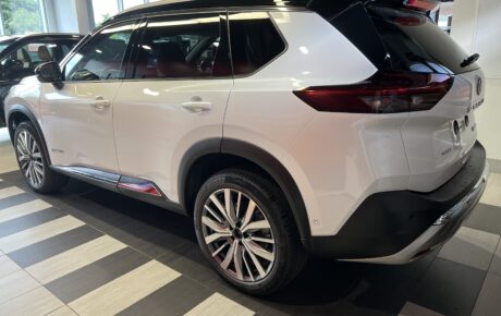 NOVÝ NISSAN X-TRAIL e-POWER e-4ORCE 1,5 VC-T 213k TEKNA + Kožený interiér NAPPA čierna + Audiosystém BOSE + 20″ disky z ľahkých zliatin